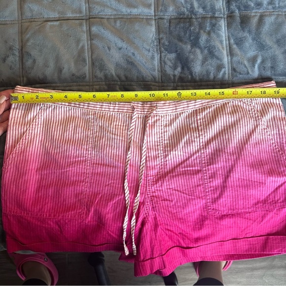 Victoria’s Secret Shorts Women’s Size 12 - Picture 9 of 11